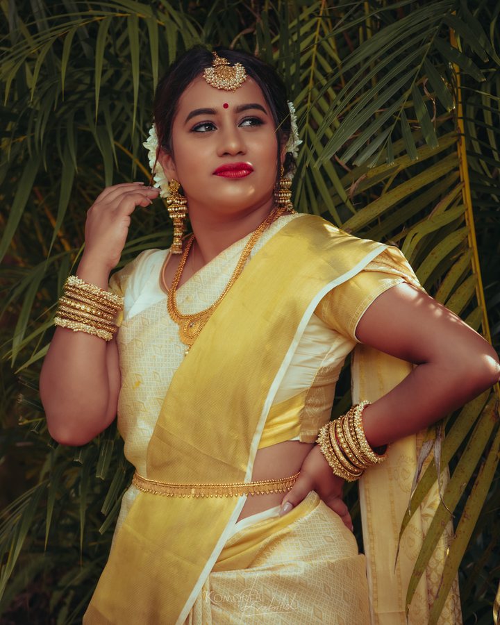Gold Kanjivaram — Glow Look
