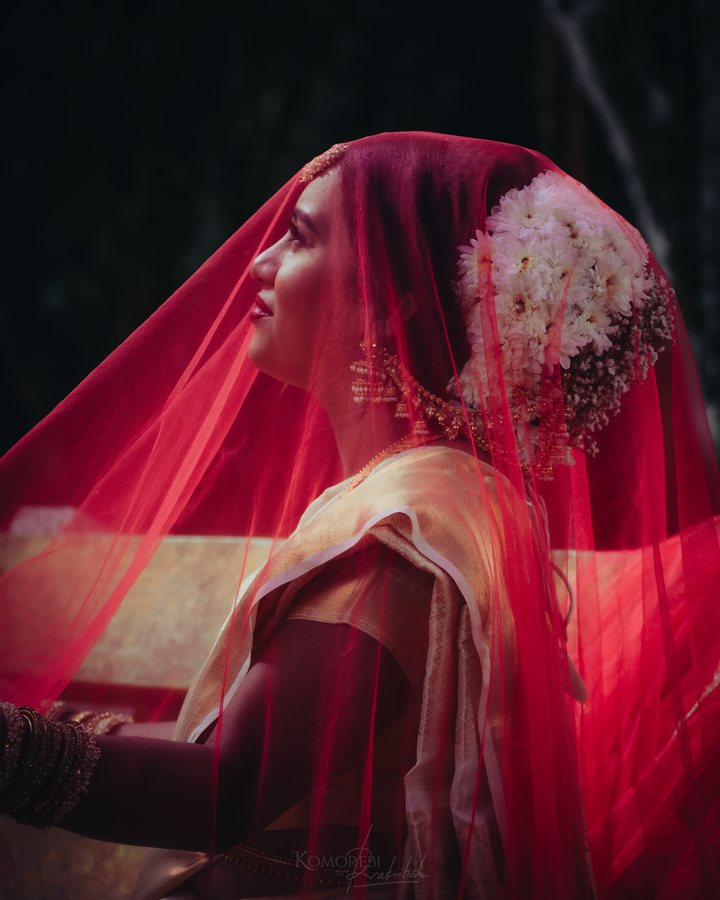 Red Dupatta — Flower Hair